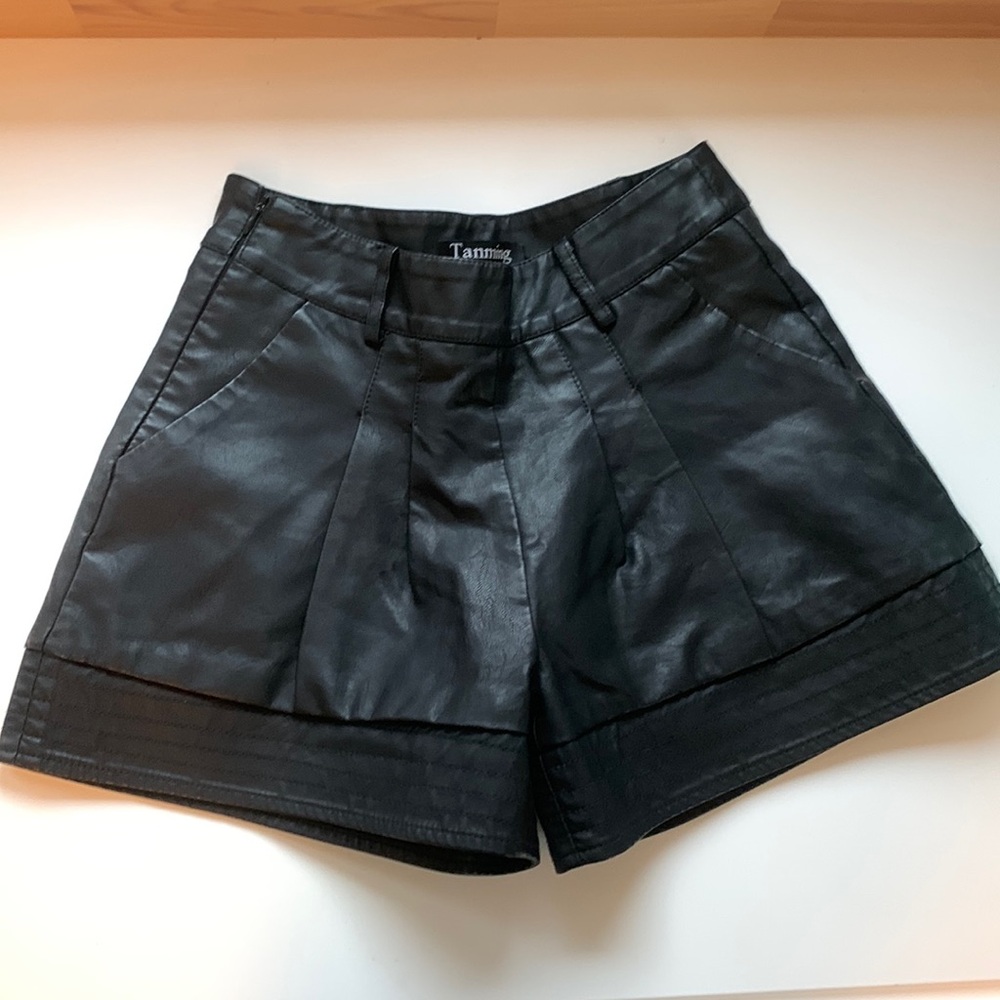 Black leather shorts, size xs. Condition like new.